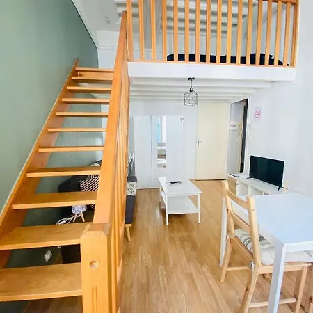 Coeur De Ville, Moderne Avec Mezzanine Daire Laon